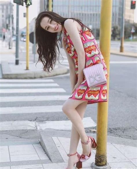 迪丽热巴的脚图片
