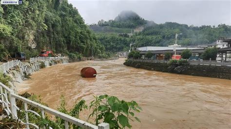 贵州正安县碧峰镇遭特大暴雨袭击，已致13人死亡_凤凰网