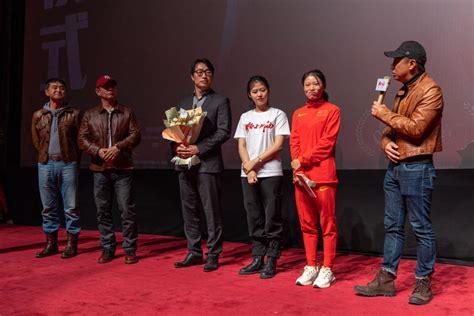 开屏新闻-云南本土电影《顺子加油》举行首发仪式！中国马拉松一姐故事登上大银幕