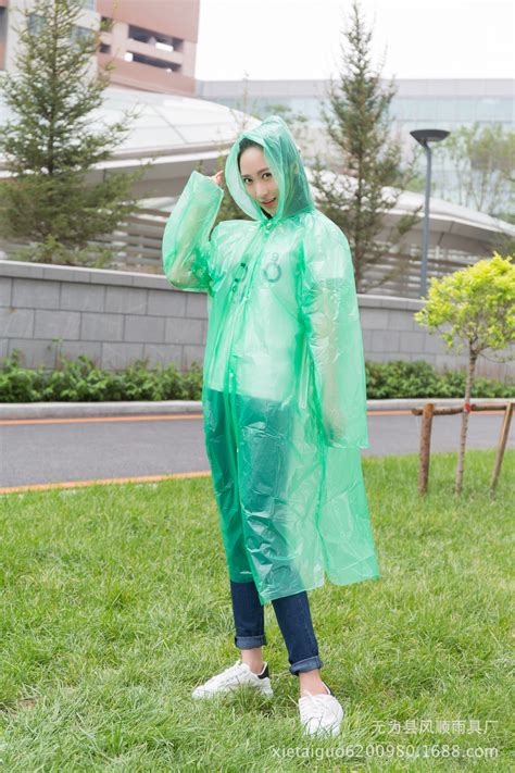 一次性雨衣加厚四合扣pe雨衣时尚半透明雨衣-阿里巴巴