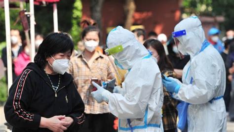 上海一名新型冠状病毒感染的肺炎患者痊愈出院
