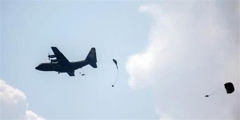 汶川15勇士“惊天一跳”绝险画面曝光：降落伞没张开坠落1500米_腾讯视频