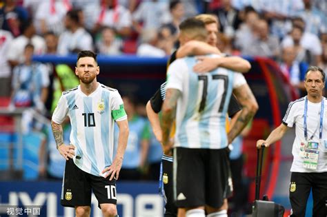 阿根廷夺冠：“邻家男孩”梅西致敬“天堂老男孩”马拉多纳 | 新京报专栏|阿根廷|梅西|马拉多纳_新浪新闻