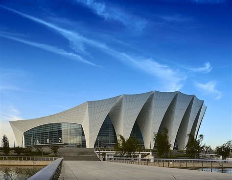 上海东方体育中心为篮球世界杯亮灯 璀璨夺目