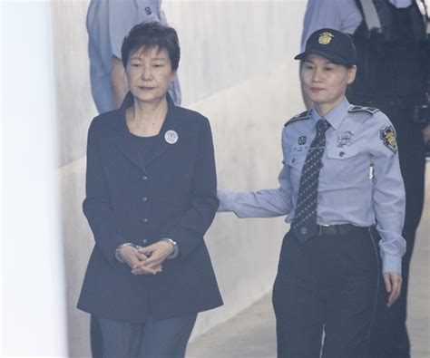 朴槿惠难翻身了！判25年后新官司开庭 检方求刑3年