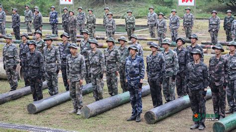 光荣时刻 现场观摩陆军步兵学院学员们的那些极限训练 - 中华人民共和国国防部