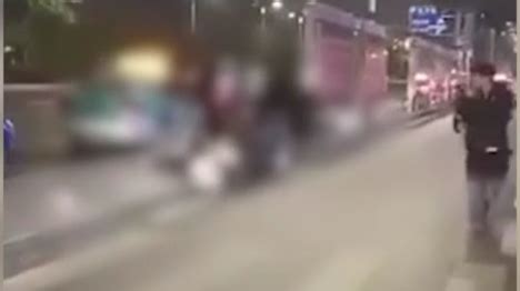 广西南宁多人打架致3人受伤，警方：酒后纠纷引发_凤凰网视频_凤凰网