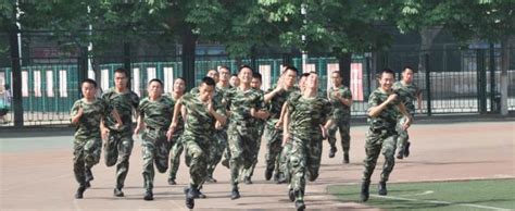 军校毕业后要服役几年 考军校可以一直在部队吗