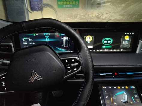 哪吒UPRO中控屏如何手机投屏，如何下载应用软件，知道-中亚汽车网