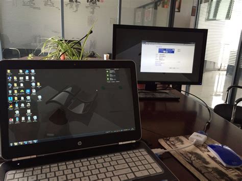 笔记本电脑如何外接两个显示器，达到三个屏同时显示？ - 知乎