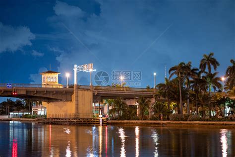 位于美国佛罗里达州好莱坞的横渡水高清图片下载-正版图片506606359-摄图网
