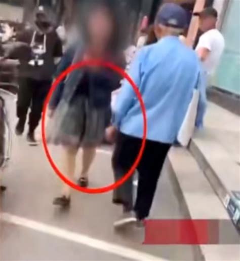在北京地铁里偷拍被摁倒，他吓得掰断手机！警方：已拘_澎湃号·媒体_澎湃新闻-The Paper