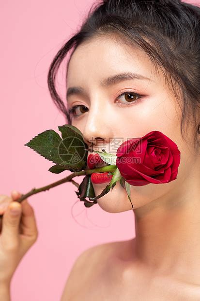 非主流咬玫瑰头像