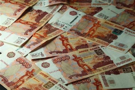 现在卢布大跌，10000卢布在俄罗斯能做些什么，生活多久？-林哥理财