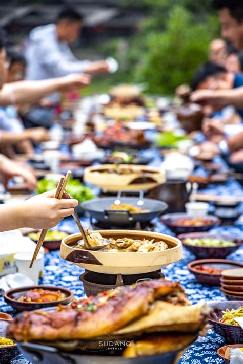 “长桌宴”是土家族宴席的最高形式与隆重礼仪……|土家族|宴席|礼仪_新浪新闻