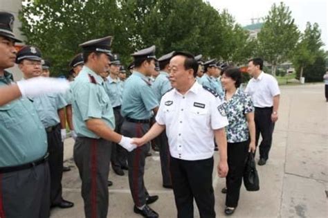 山东省公安厅厅领导慰问天桥一线保安-中国保安网