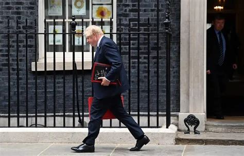 英国首相首次在公开场合戴口罩_凤凰网视频_凤凰网