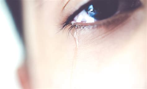 孩子泪流满面——小女孩哭了，伤心了照片摄影图片_ID:159499126-Veer图库