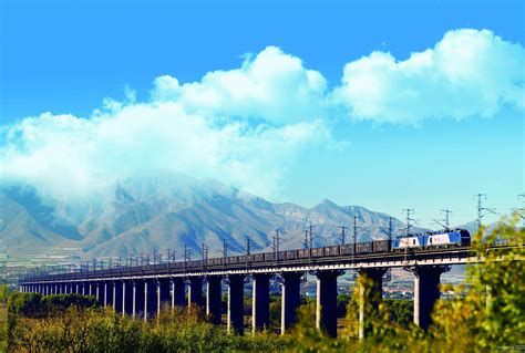 发现最美铁路•感受京广加速度|提升线路质量保安全 广州大机段有高招 - 今日关注 - 湖南在线 - 华声在线