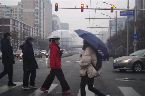 现场直击“强降雨”：截至21时雨量平缓 北京城区无积水--人民网环保频道--人民网