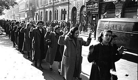 二战时被占领的法国，德军与女人们谈情说爱，最后两张让人脸红|德军|法国|女人_新浪新闻