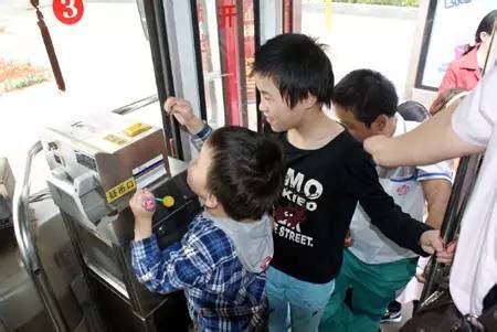 便民 | 这四类人坐公交车免费啦！儿童乘公交免票身高调整至1.3米|重庆|免票|身高_新浪新闻