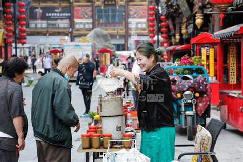 山东济南：商业街区开办早市 方便市民生活-人民图片网