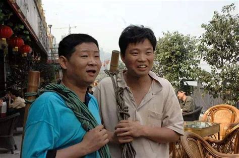 53岁的三德子赵亮，丢下模特老婆去养鸡，带领几百户农民脱贫致富_腾讯视频