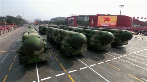 东风快递，百发百中！中国火箭军献礼新中国成立70周年