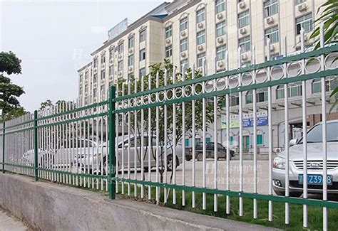 铁艺围墙护栏 - 围墙护栏系列 - 护栏网围栏生产厂家