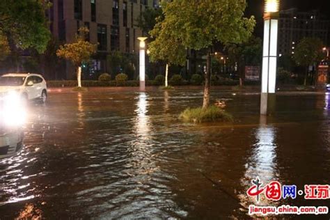 江苏扬州：台风引发洪涝灾害 紧急转移被困群众-人民图片网