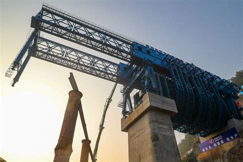 郑州彩虹桥跨铁路桥梁在建工地,工程建设,建筑摄影,摄影,汇图网www.huitu.com