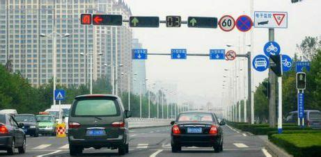 在直行车道等红绿灯左转绿灯可以左转吗-有驾