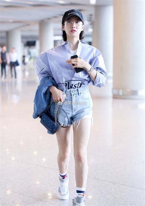 宋茜今日现身北京机场，身穿Doublet衬衫，Alexander Wang短裤|宋茜|北京机场|短裤_新浪新闻