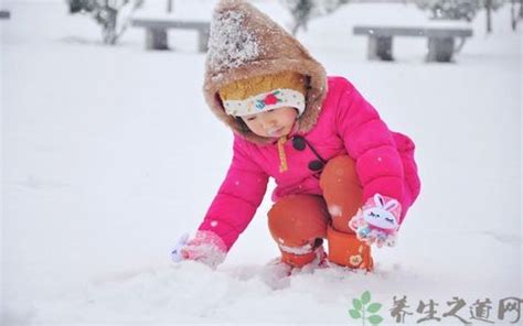 冬季孩子玩雪要注意什么-dmadv中医养生网