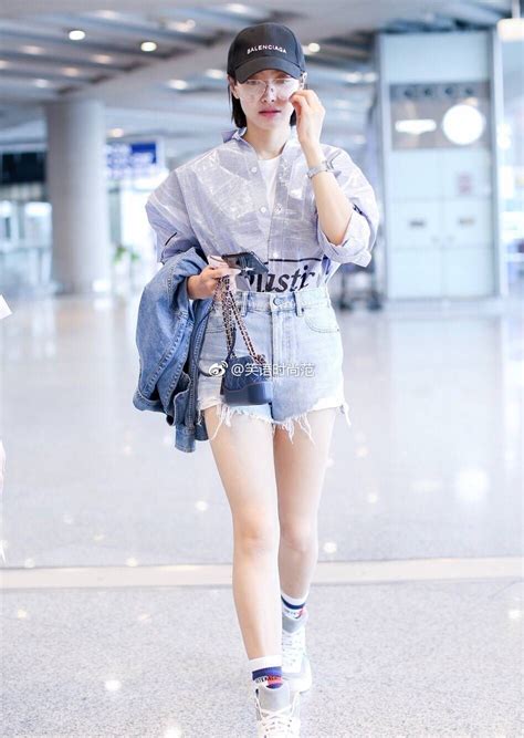 宋茜今日现身北京机场，身穿Doublet衬衫，Alexander Wang短裤|宋茜|北京机场|短裤_新浪新闻