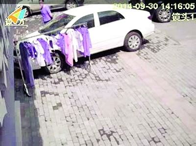 武汉一中年男子开越野车偷女式内衣裤 被监控拍下_湖北频道_凤凰网