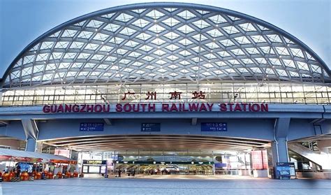 广东最神奇的一个高铁站，位于三个城市的中心，以两个城市来命名