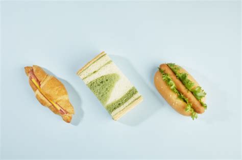 日本推出的香菜汉堡…爱吃香菜和不爱吃香菜的都沉默了|香菜|日本|汉堡_新浪新闻