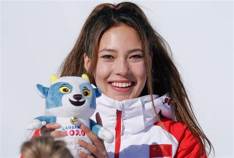15岁谷爱凌滑雪赛夺冠，拿下中国归化选手首金_新华报业网