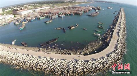 高清图：海南临高厚水湾18艘渔船被烧毁现场_海南频道_凤凰网