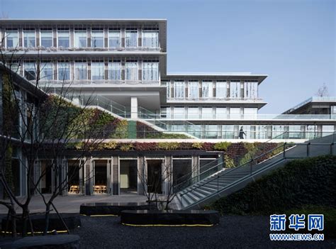 立体空间的“双碳”表达 解密成都首个“近零碳建筑”中建滨湖设计总部-新华网