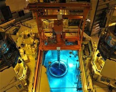 核动力航母反应堆中，热能是如何变成动能驱动螺旋桨的？_凤凰网