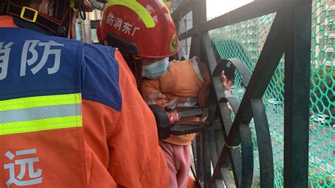 女童头部不慎被卡阳台护栏，消防紧急救援!