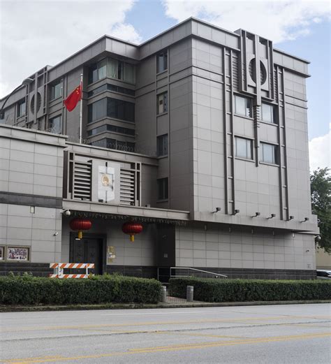 媒体：一群人试图强行打开中国驻休斯敦领事馆大门 - 2020年7月25日, 俄罗斯卫星通讯社