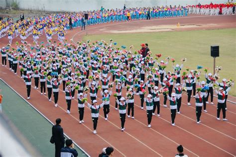 河南开封：中小学生运动会上展风采-人民图片网