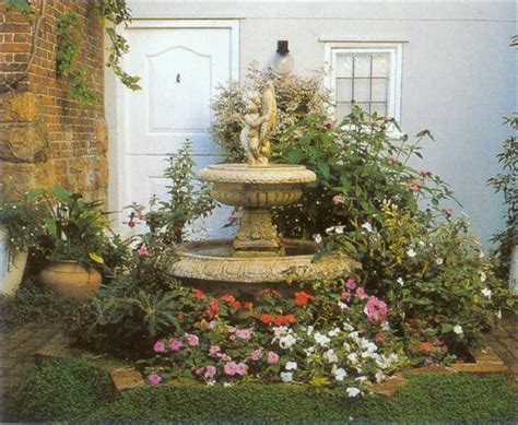花园中央的欧式喷泉图片免费下载_红动网