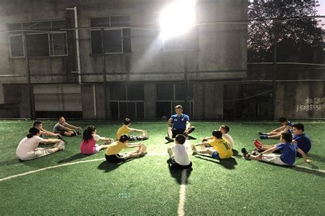 郭溪社区：开展青少年足球公益课活动