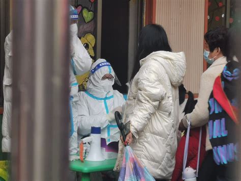 广州海珠区赤岗街有一群“交通人” 热心参与社区疫情防控_先锋晚报