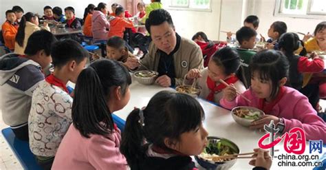 潼南“免费午餐”实施四年 惠及全区近5000名困难学生